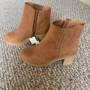 Memory foam boots 11 new suede